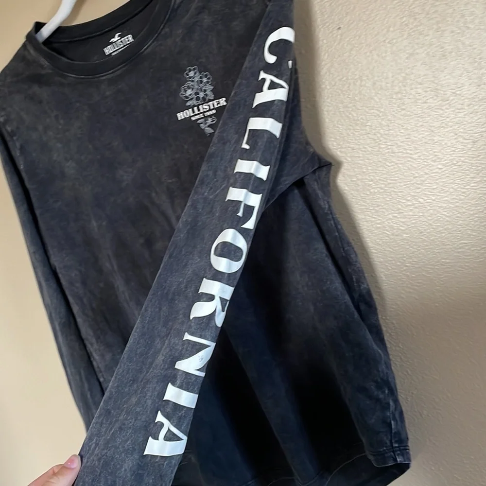 •HOLLISTER SHIRT• - Picture 3 of 4